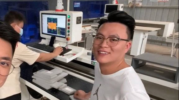 定制人奋斗的一天